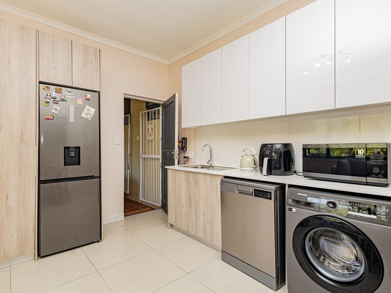 1 Bedroom Property for Sale in Kenilworth Western Cape